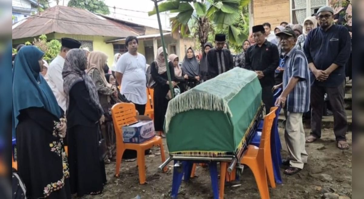 Pengurus KONI Sumbar Herlina Wafat, Hamdanus Lepas Jenazah ke Pemakaman
