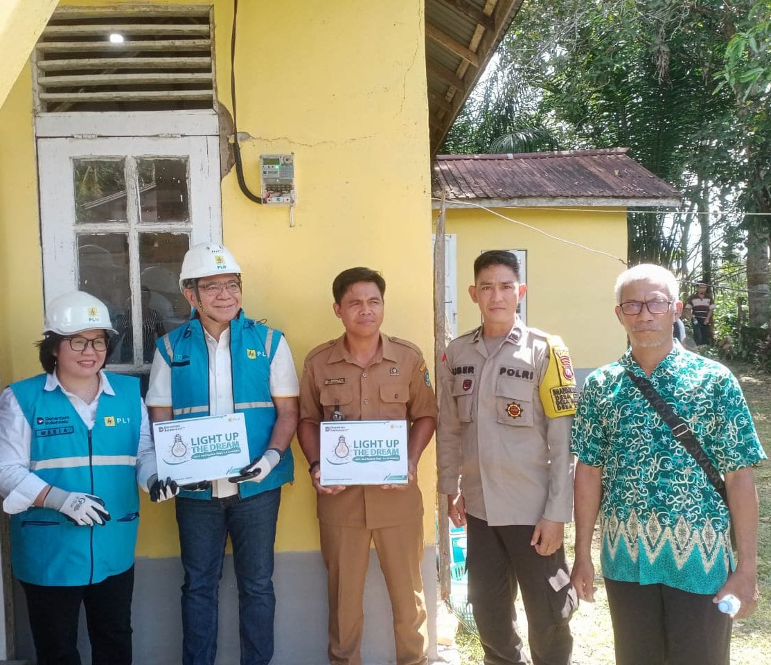 Listrik Terangi Desa Manggang, Warga Haru Menyambut Harapan Baru