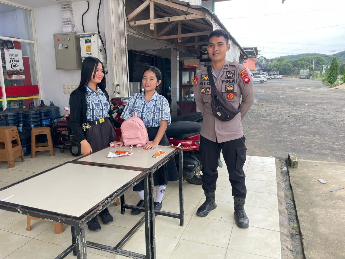Sepulang Sekolah, Polisi Hadir Bukan untuk Menindak, tapi Mendengar