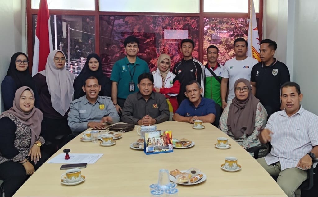 Ketua Umum KONI Sumbar Lepas Kontingen PABSI ke Kejurnas Angkat Besi Senior 2026