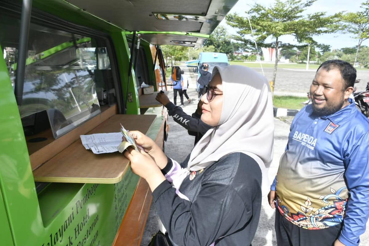 Dua Mobil Layanan Keliling Dekati Warga, Bayar Pajak di Padang Jadi Gampang