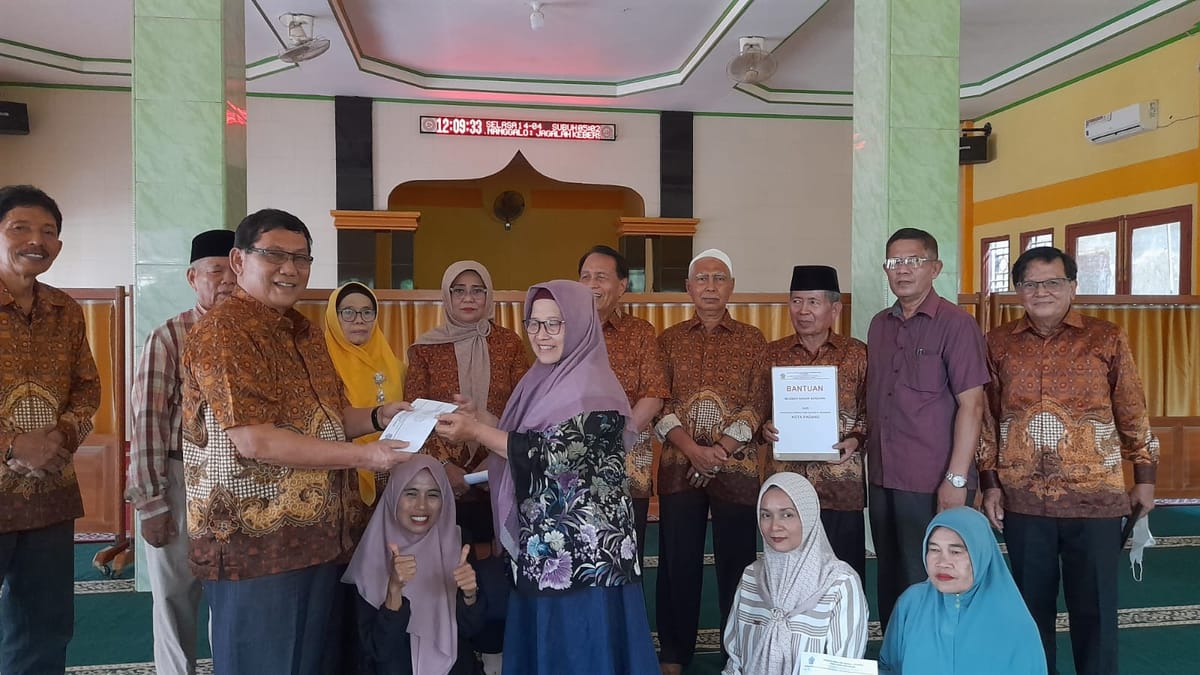 PWRI Kota Padang Salurkan Bantuan Bagi Korban Banjir Bandang