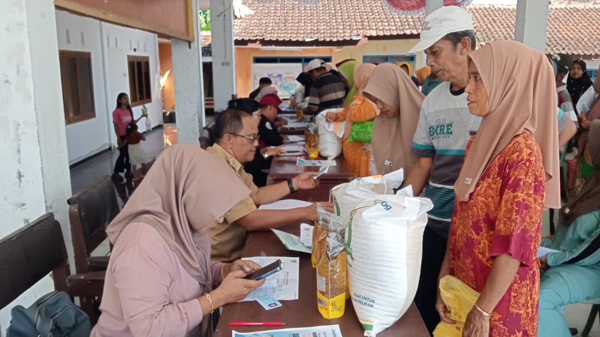 10.371 KPM di Rambipuji Terima Bantuan Pangan, Upaya Tekan Inflasi dan Jaga Daya Beli Warga