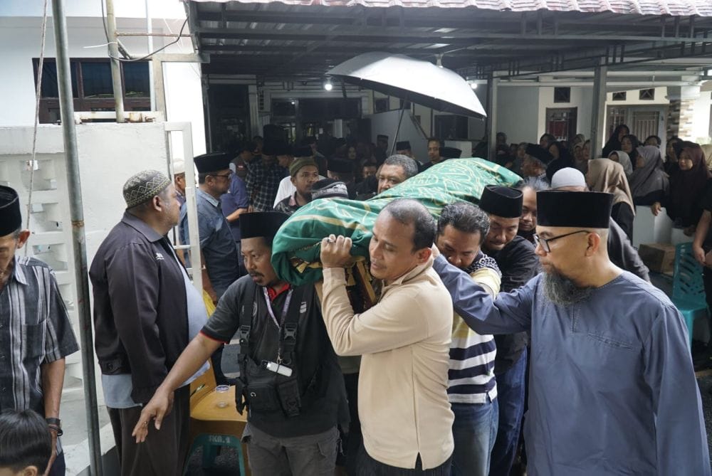 Ketua PWI Pusat dan Sekdaprov Riau Ikut Lepas Jenazah, Sebut Almarhum Zulmansyah Sekedang Tokoh Pers Nasional