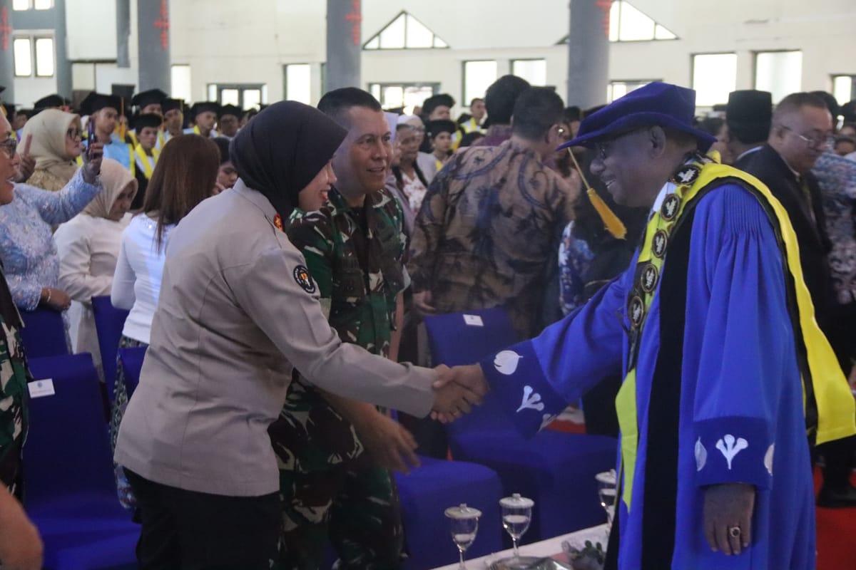 Kabid Humas Polda Maluku Hadiri Dies Natalis ke-63 dan Wisuda Unpatti. Ajak lulusan jadi mitra Polri jaga kamtibmas