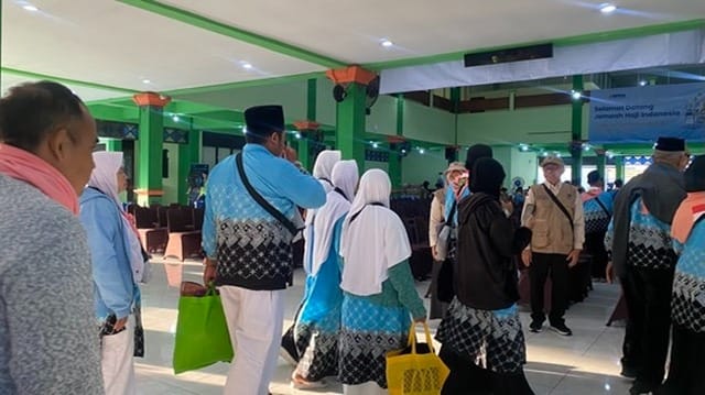 Open Seat Warnai Pemberangkatan Calon Jamaah Haji Embarkasi Adisumarmo Solo