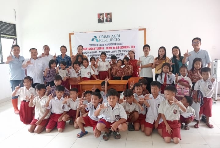 CSR Perusahaan Sawit Masuk Sekolah di Pelosok Landak