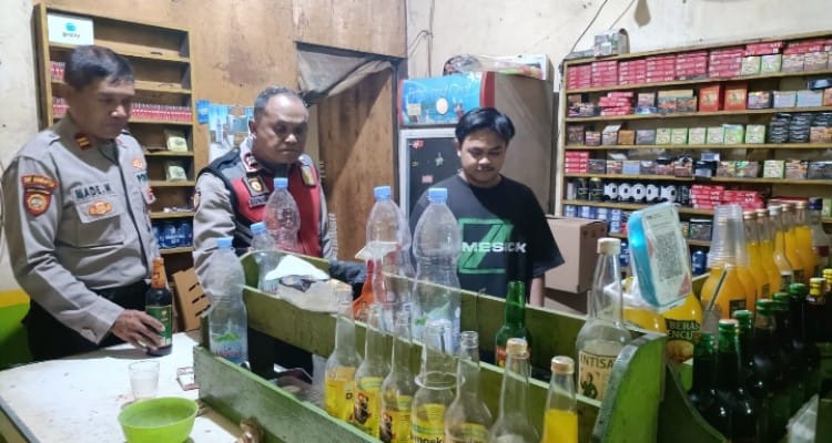 Polsek Ciracas Gelar Operasi Cipta Kondisi: Sita Belasan Botol Miras Tanpa Izin