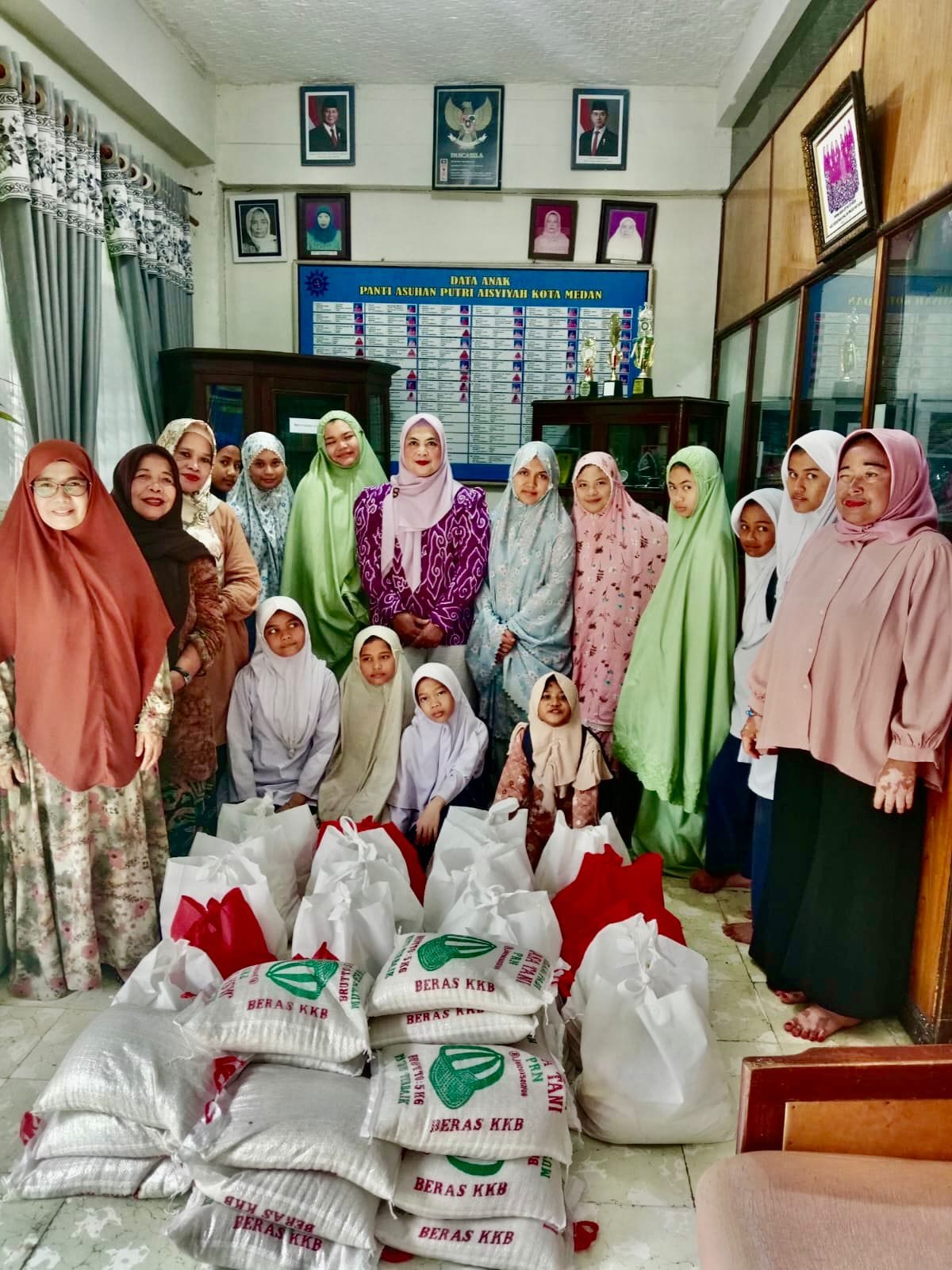 Peringati Hari Kartini dan Hardiknas 2026, IKWI Sumut Anjangsana Salurkan Bantuan ke Panti Asuhan dan Warakauri PWI Sumut
