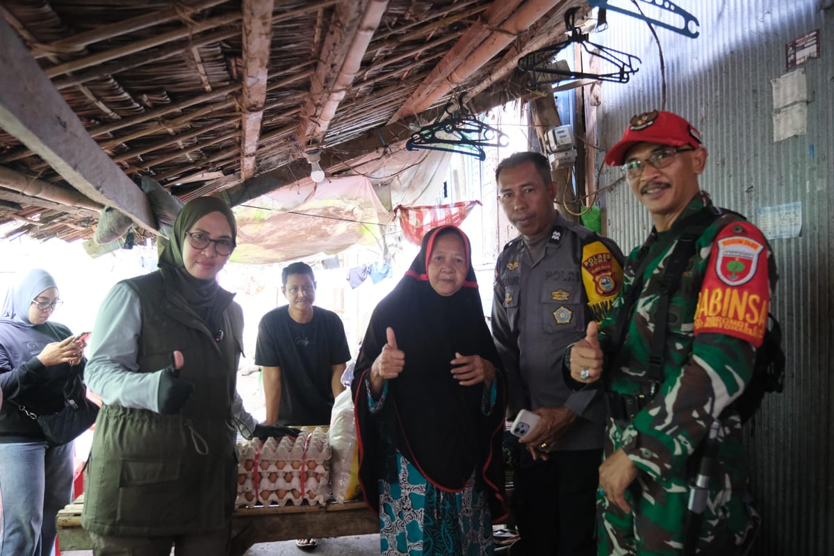 Bupati Gowa Kunjungi dan Bantu Keluarga Miskin Ekstrem