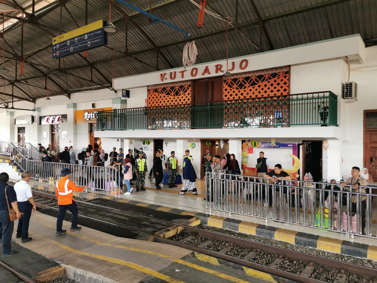 Stasiun Kutoarjo, Denyut Perjalanan dari Selatan Jawa
