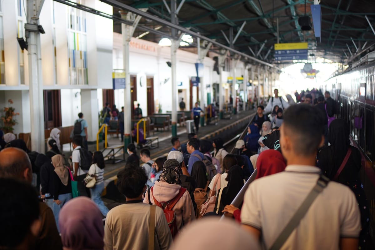 Penumpang Padati Stasiun Yogyakarta dan Solo Jelang Libur Panjang Kenaikan Yesus Kristus
