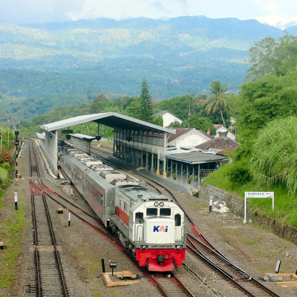 Di Kaki Gunung Slamet, Stasiun Bumiayu Jadi Simpul Kehidupan