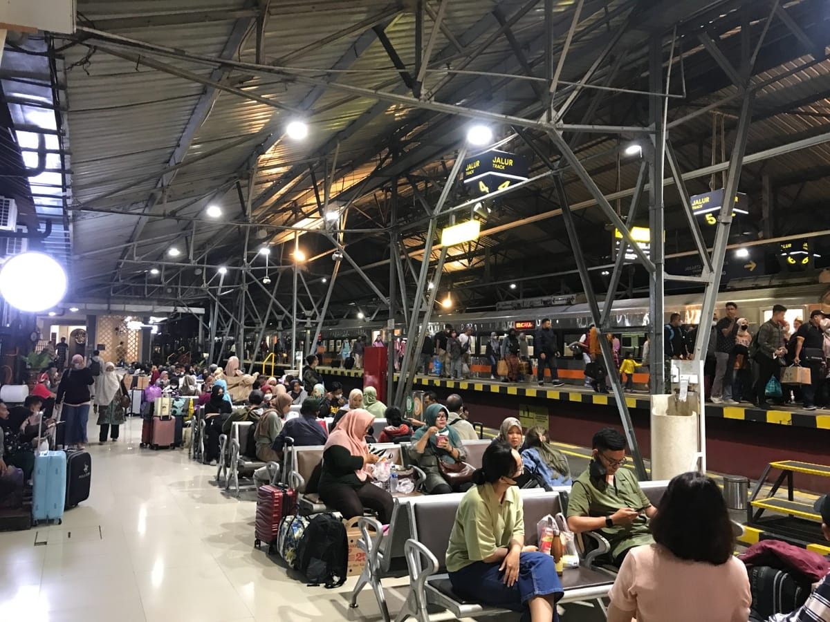Hari Ketiga Idul Adha 1447 H, Puluhan Ribu Penumpang Padati Stasiun di Wilayah Daop 6 Yogyakarta