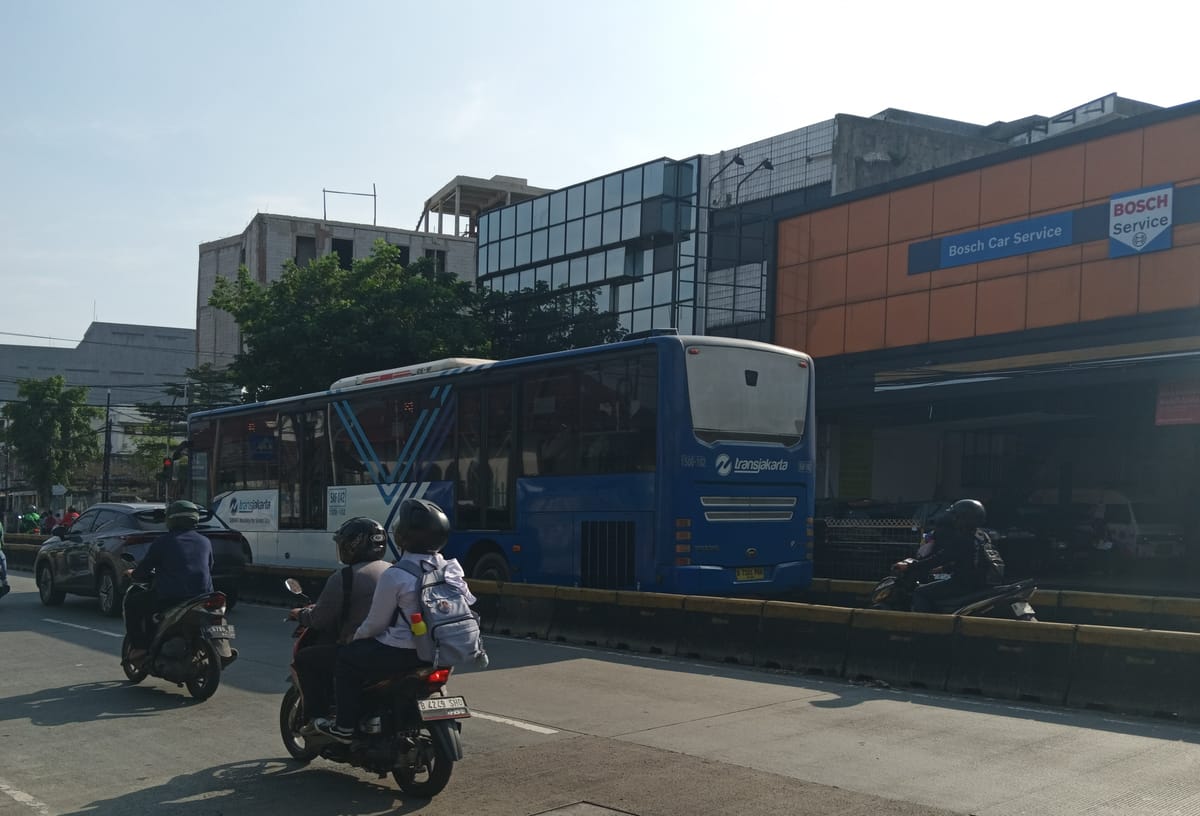 Ironi Jalur TransJakarta di Tengah Lengangnya Kebijakan WFH ASN