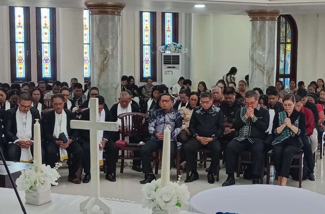 Gubenur Maluku Letakkan Batu Penjuru Pastori Jemaat GPM Imanuel Karpan