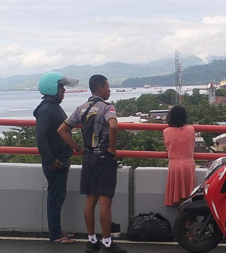 Prajurit Bekangdam XV/Pattimura Gagalkan Aksi Bunuh Diri di Jembatan Merah Putih​
