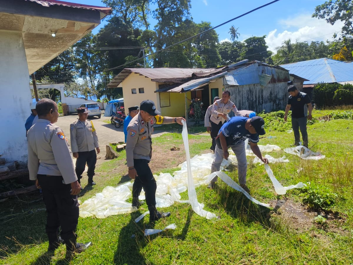 Polsek Salahutu Musnahkan 500 Liter Miras Jenis Sopi Hasil Razia