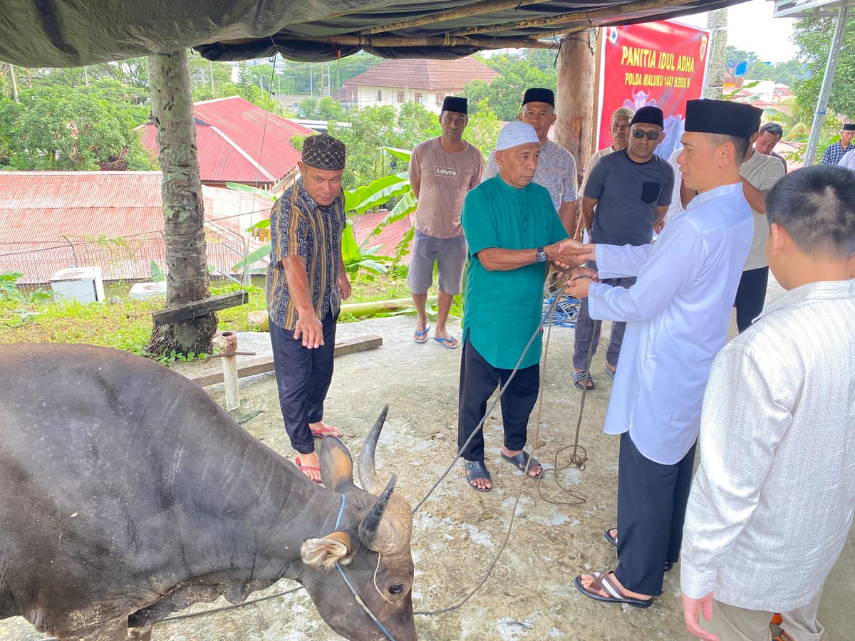 Polda Maluku dan Jajaran Salurkan 118 Hewan Kurban, Kapolda: Kurban Bukan Sekadar Ritual, Tapi Wujud Pengabdian Polri untuk Rakyat