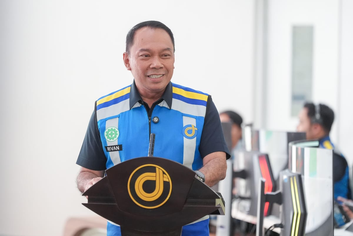Hari Libur Kejepit  Lalin Tol Arah Jakarta Nampak  Padat Merayap