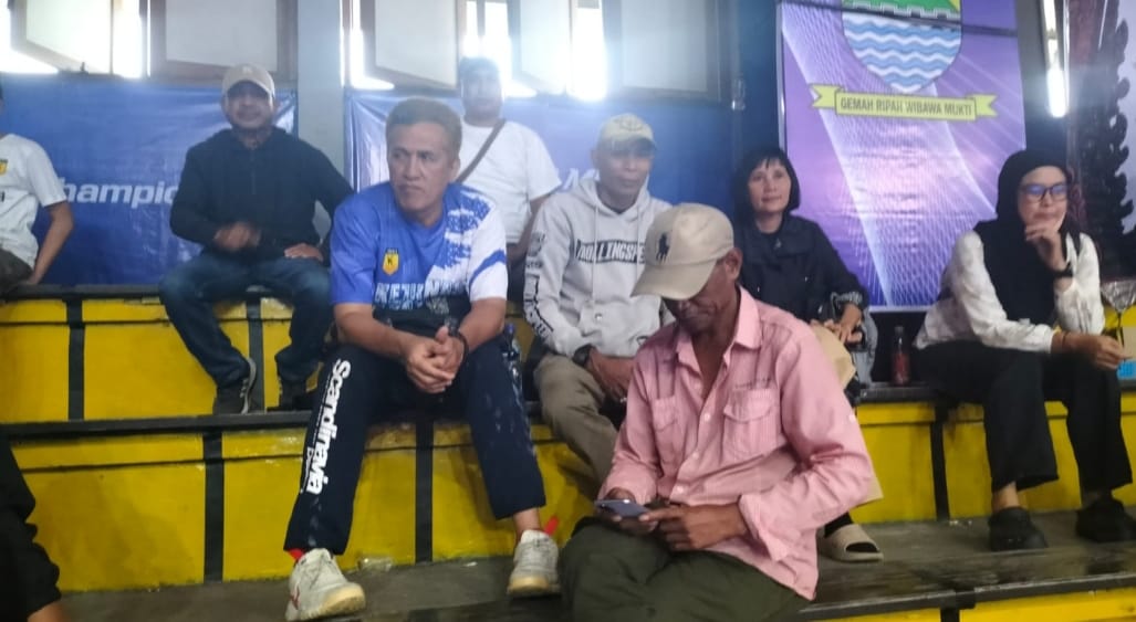 Warga Maluku Utara di Bandung Memberikan Dukungan Terhadap Atlit Karate di Kejurnas FORKI