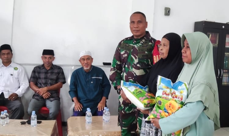 Laksanakan Program Rutin, BKM At-Taqwa Ternate Berbagi Sembako untuk Warga Kurang Mampu