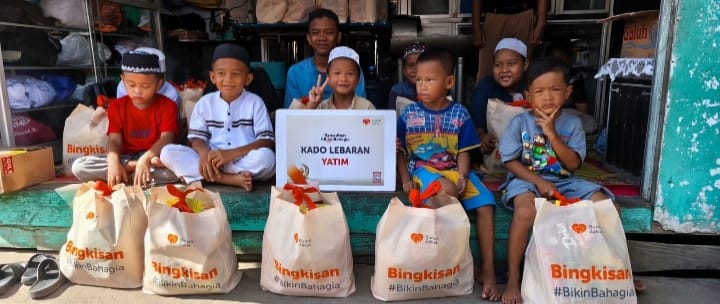 Rumah Zakat Salurkan 31 Paket Bingkisan Yatim dan Superqurban untuk Anak Yatim Dhuafa Pasca Lebaran