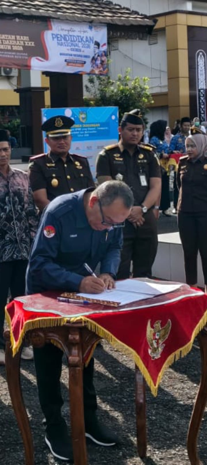 Penandatanganan Nota Kesepahaman IBITEK Dalam Mengembangkan SDM Bersama Pemkab Tanah Laut