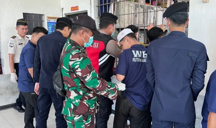 Peran Aktif TNI Warnai Razia Gabungan Anti Narkoba di Rutan Barabai