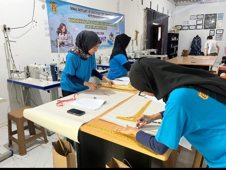 Pelatihan Menjahit Dorong Pengembangan SDM dan Peluang Usaha Mandiri di Banjarbaru