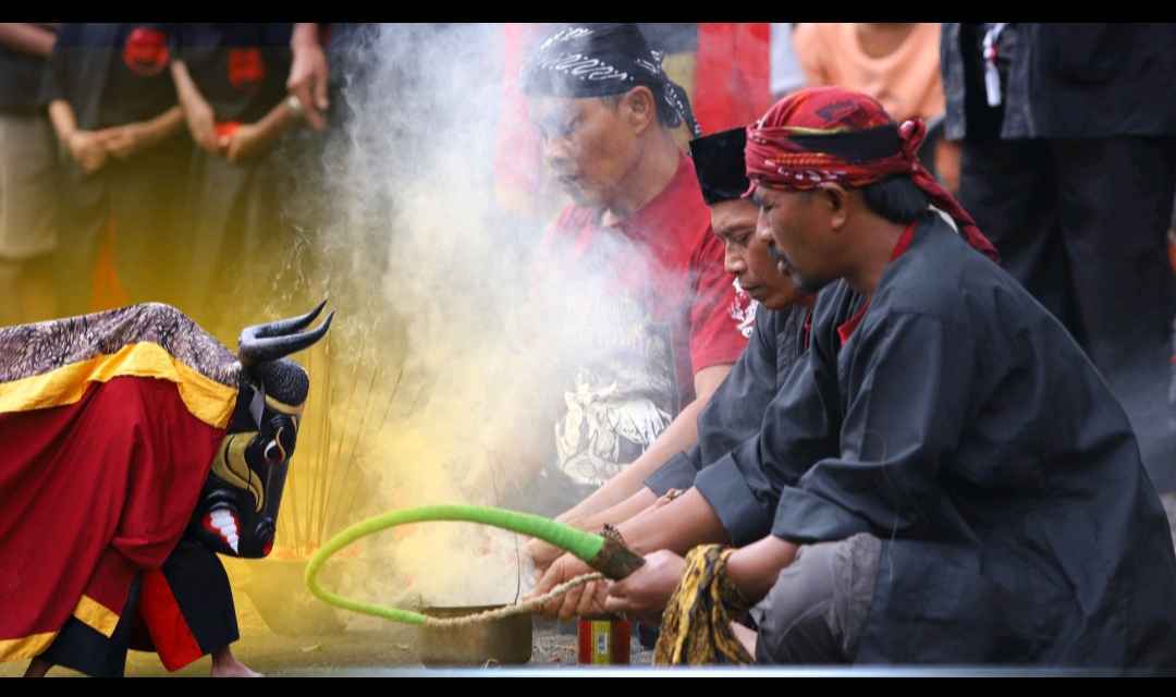 Saat Wisata Modern Mendominasi, Ngarak Banteng 1 Suro Jadi Penjaga Napas Budaya Kota Batu