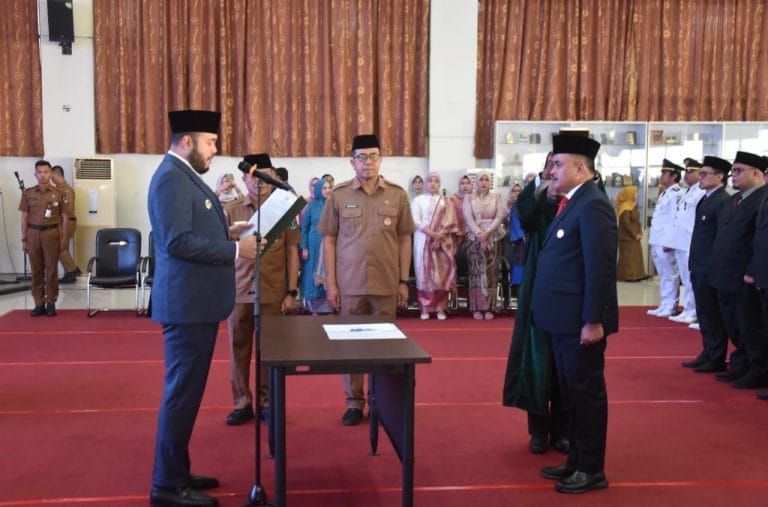 Perkuat Kinerja Birokrasi Daerah, Wali Kota Padang Lantik Sekda dan Rotasi Kepala Dinas