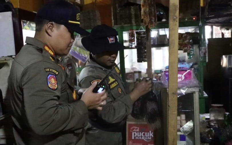 Diduga Jadi Lokasi Mesum dan Pesta Miras, Satpol PP Padang Tertibkan Atom Center