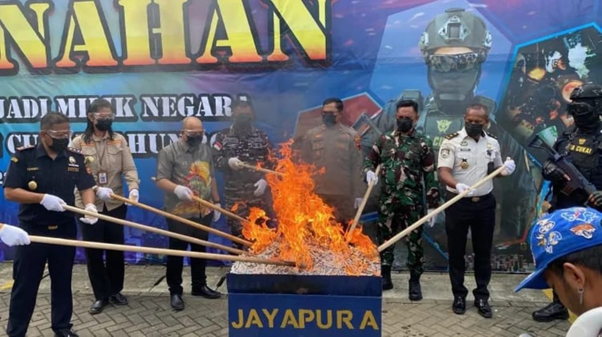 Bea Cukai Jayapura Musnahkan Puluhan Ribu Batang Rokok Dan Minuman Mmea Ilegal