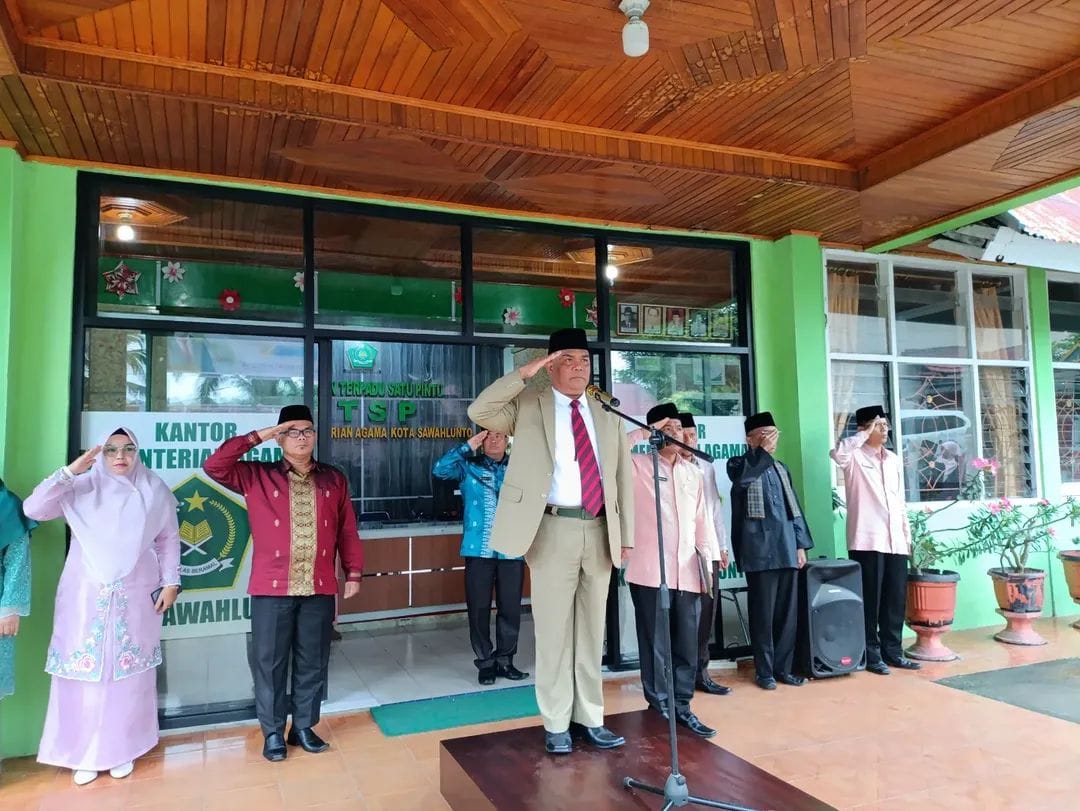 Kakankemenag Sawahlunto Pimpin Upacara Hardiknas 2026, Tegaskan Pendidikan sebagai Upaya Memanusiakan Manusia