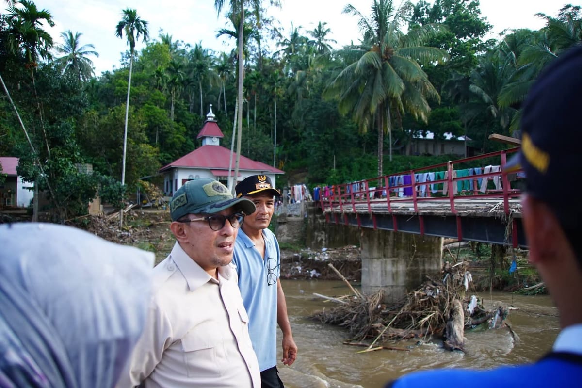 Pasca Luapan Batang Tompo, Bupati Eka Putra dan BPJN Sumbar Tinjau Tujuh Jembatan Rusak di Nagari Taluak
