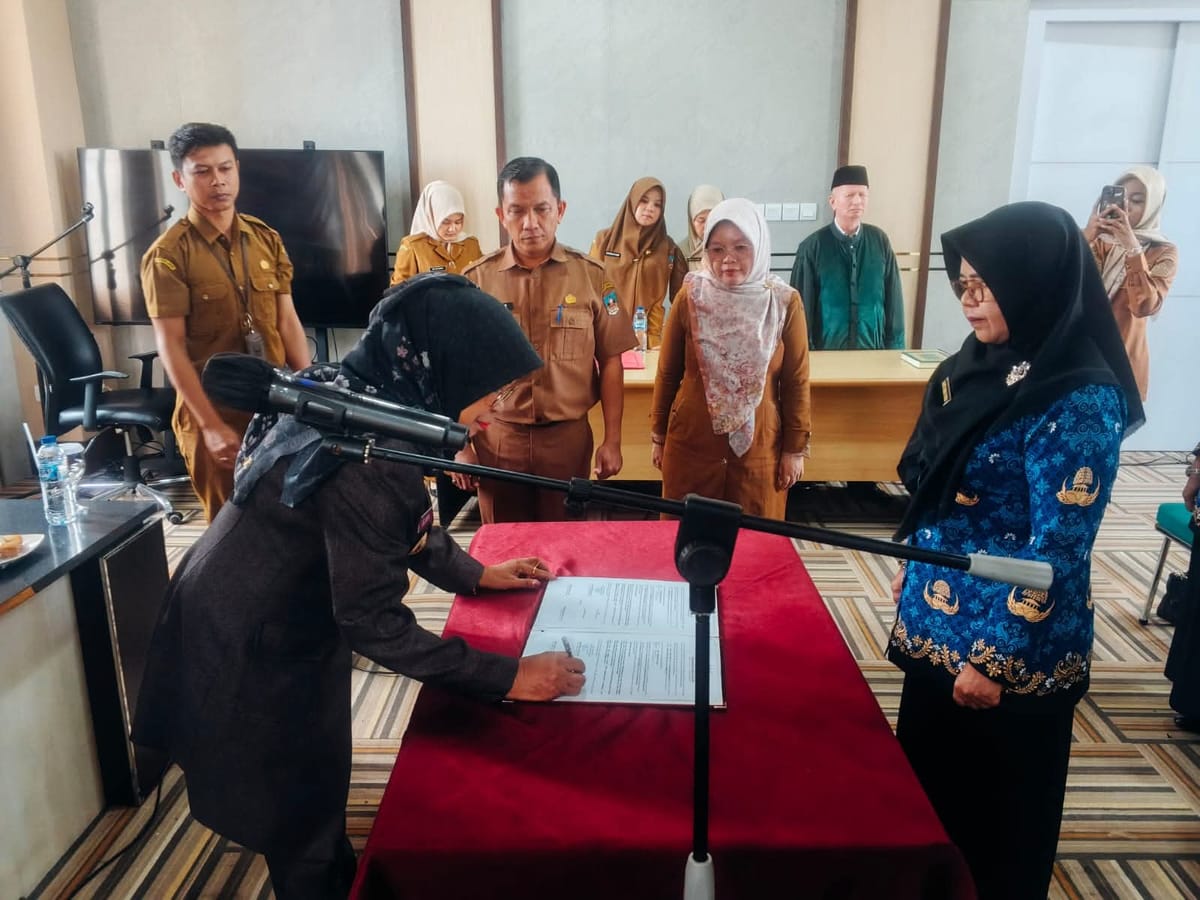Wabup Leli Arni Lantik Pejabat Administrator, Pengawas dan Kepala UPT Puskesmas di Dharmasraya, Tekankan Integritas dan Pelayanan Publik