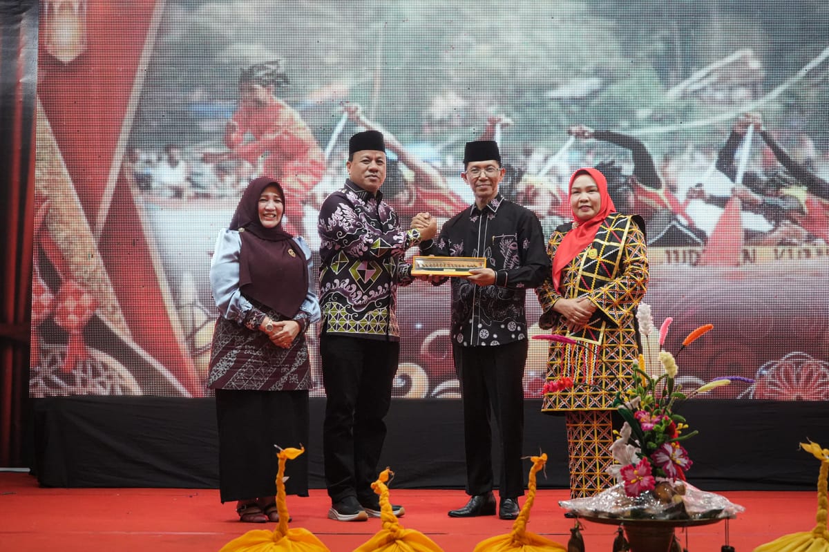 Bupati Kuansing Lantik Pengurus IWAKUSI Batam, Walkot Batam: Warga Kuansing Salah Satu Komunitas Yang Hebat dan Solid