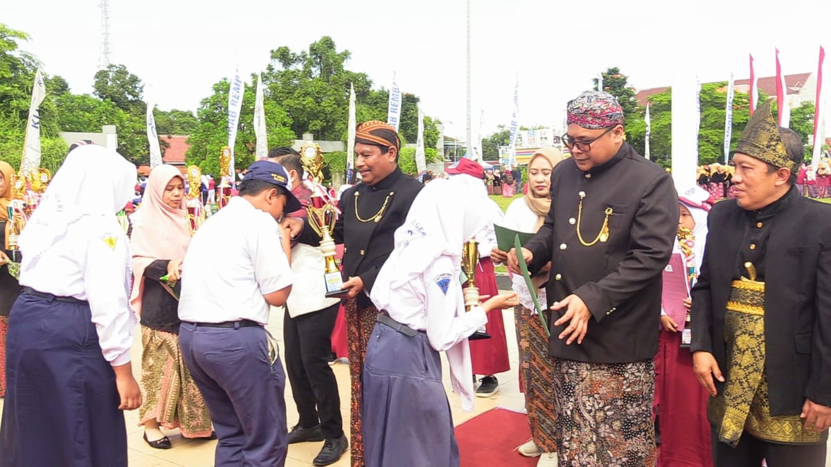 Bupati Rembang, Harno Tekankan Pendidikan Karakter pada  Peringatan Hardiknas 2026