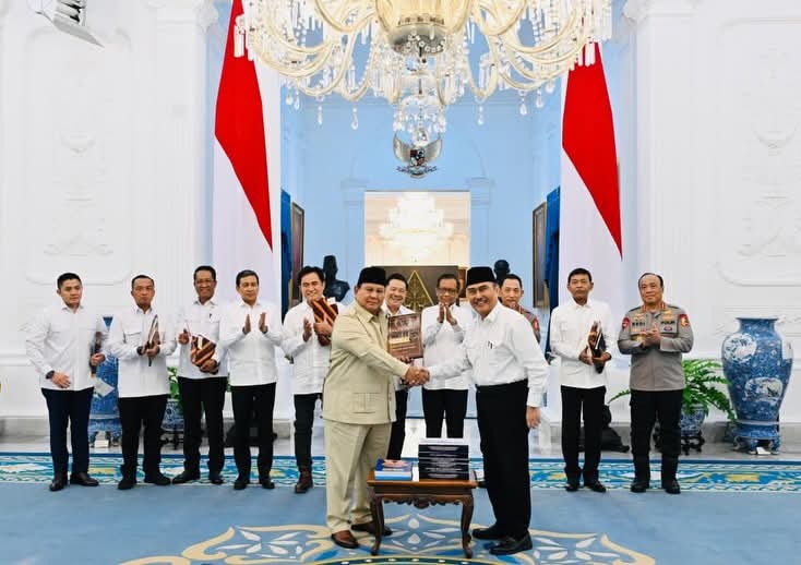Presiden Prabowo Terima 10 Buku Rekomendasi, Reformasi Polri Ditargetkan Berjalan hingga 2029