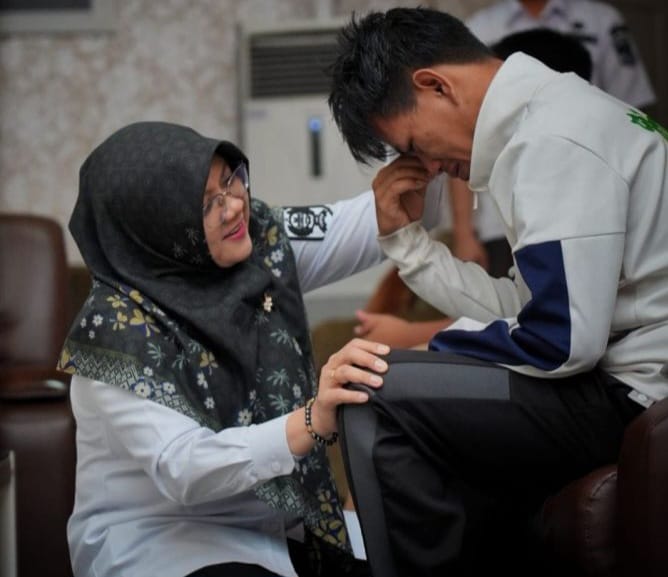 Terimakasih Bu atas Dukungannya! Bupati Afni Lepas Lima Orang Pemuda Disabilitas Asal Siak Mengikuti Pelatihan Vokasional di Bogor