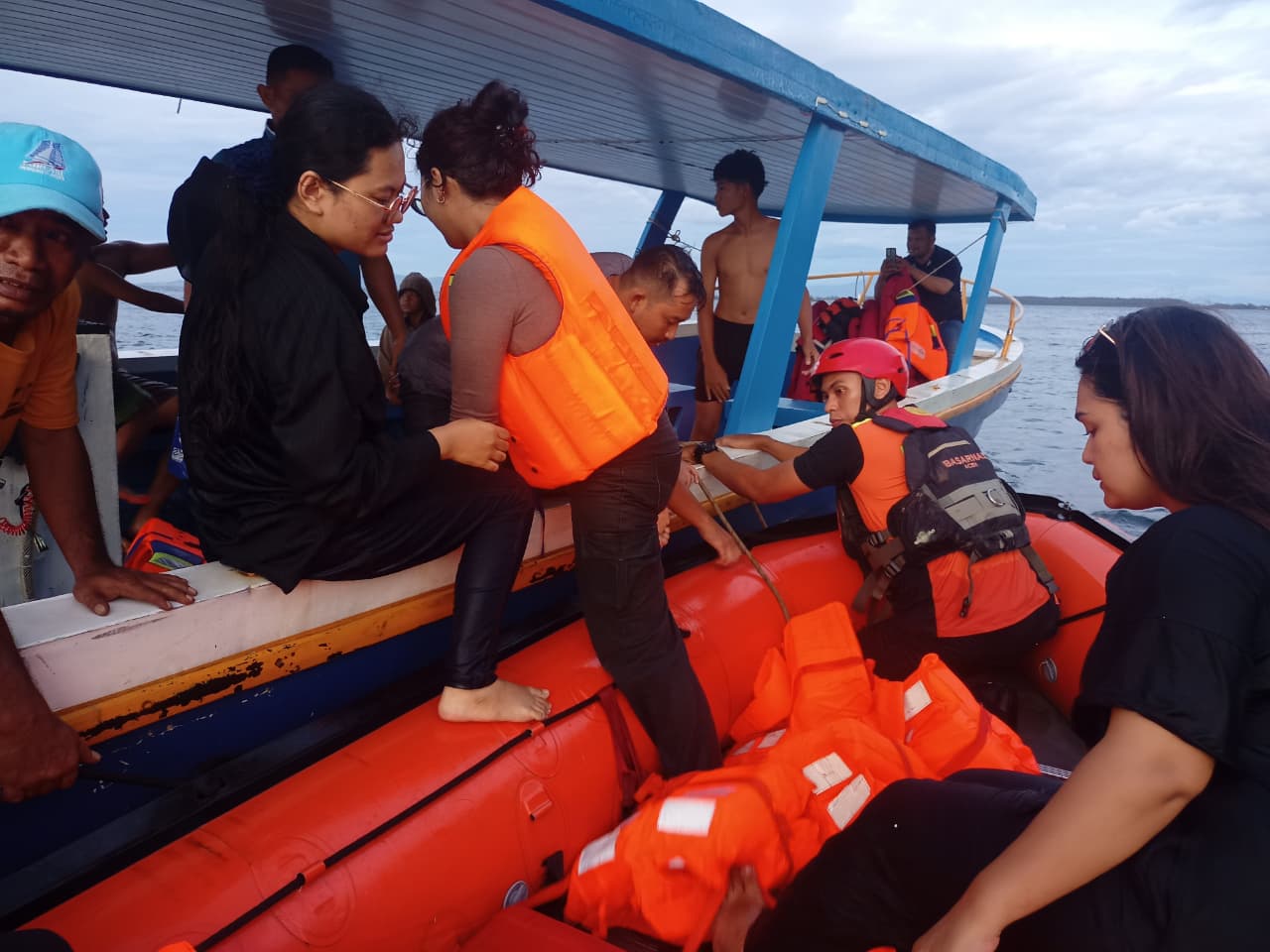 Diterjang Angin Kencang, Boat Ditumpangi Delapan Wisatawan Terbalik di Perairan Ujong Pancu