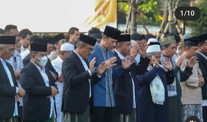 AHY Sholat Idul Adha Bersama Warga di Halaman Kantor Wali Kota Jakarta Selatan