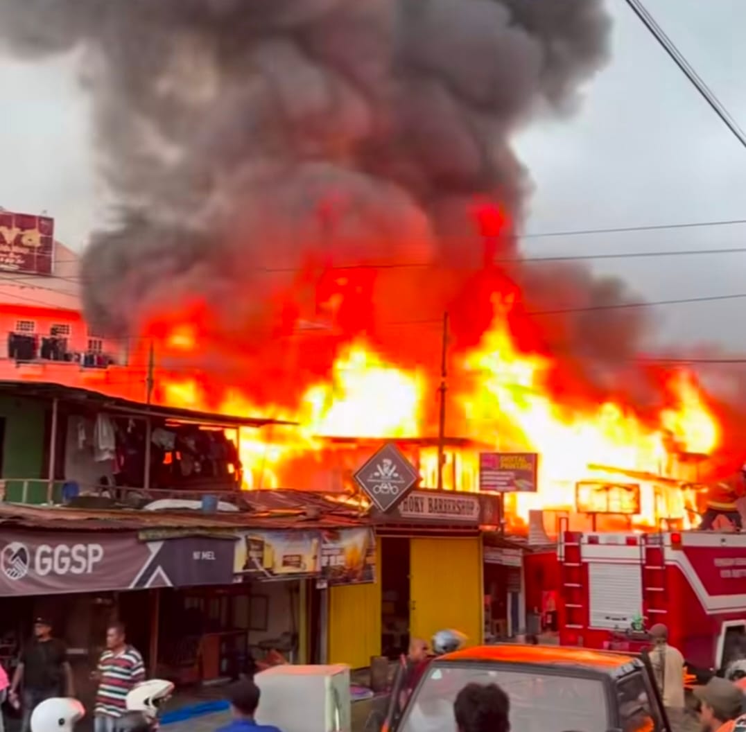 Sijago Merah mengamuk lagi , 100 Personil Damkar dari Berbagai Daerah Dikerahkan.
