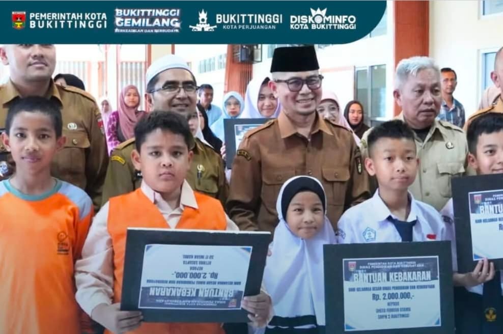 Pelajar dan Guru Korban Kebakaran Dapat Bantuan dari Dunia Pendidikan Bukittinggi