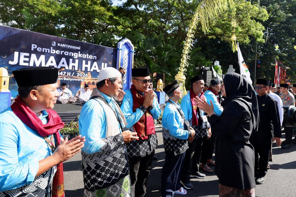 Bupati Banyuwangi Melepas 1.312 Calon Jemaah Haji Menuju Asrama Haji Sukolilo Surabaya