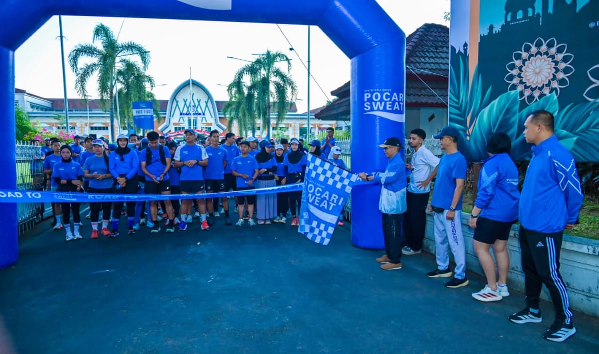 Ratusan Runners pada Road to Mataram Menuju Pocari Sweat Run Lombok 2026 di Lepas Sekda NTB