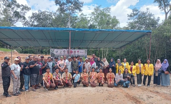Dari Tangan Jurnalis untuk Alam, Aksi Hijau di Riam Sentegung Landak