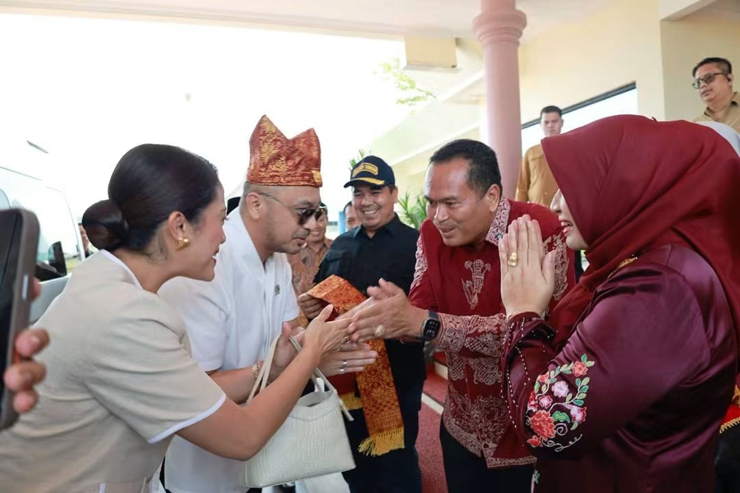 Walikota Yota Balad Sambut Kedatangan Wamenbud  RI Giring Ganesha, Hadiri Puncak Pesona Budaya Hoyak Tabuik Piaman 2026