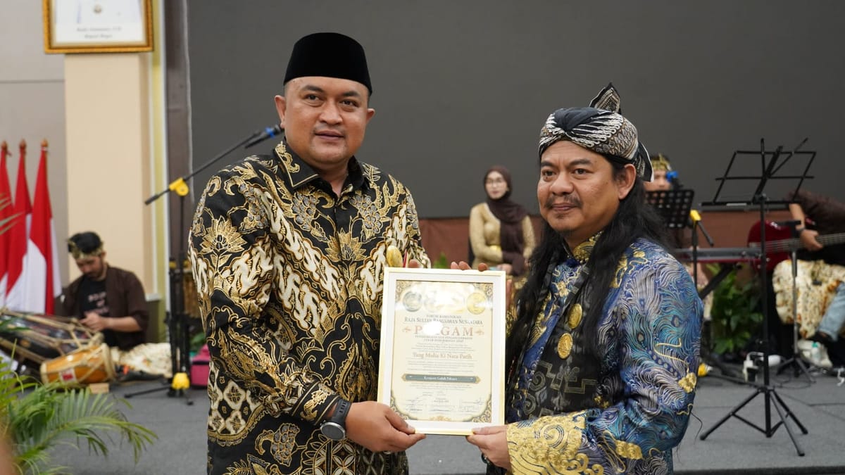 Bupati Bogor Terima Tanda Kehormatan dari Kerajaan dan Kesultanan Nusantara
